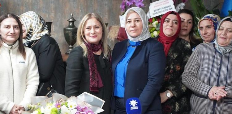 AK Parti Kayseri İl Kadın Kollarında Bayrak Değişimi