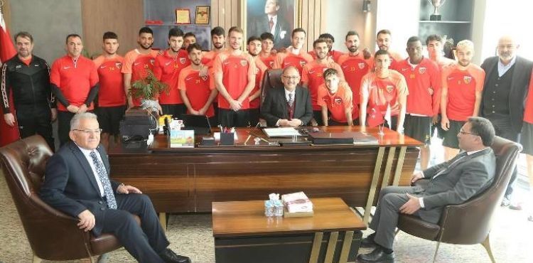 BAKAN ÖZHASEKİ VE BAŞKAN BÜYÜKKILIÇ’TAN KAYSERİSPOR’A ZİYARET