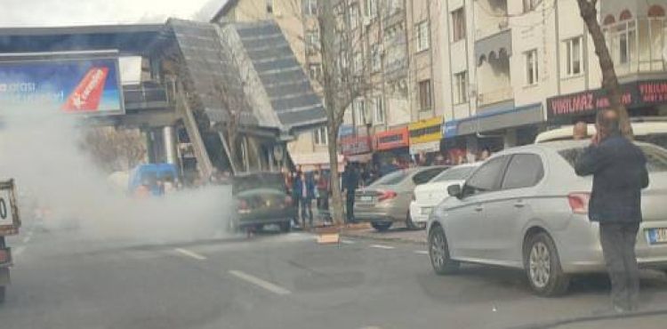 Seyir halindeki araç alev aldı