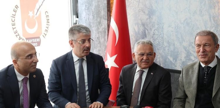 AKAR VE BÜYÜKKILIÇ’TAN GAZETECİLERE “10 OCAK” ZİYARETİ