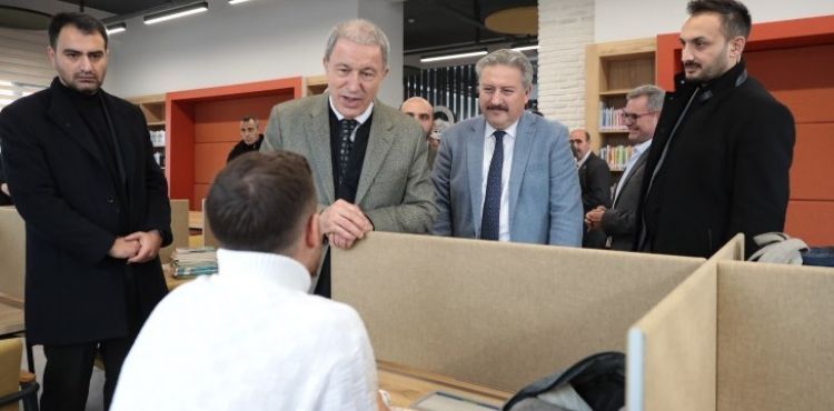 GENÇLERİN VE EĞİTİMİN DOSTU MELİKGAZİ, İLÇEYİ KÜTÜPHANELER İLÇESİ YAPTI
