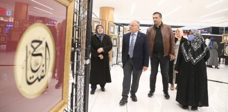BAŞKAN BÜYÜKKILIÇ, ESMA’ÜL HÜSNA HÜSN-İ HAT SERGİSİ’Nİ İLGİYLE GEZDİ