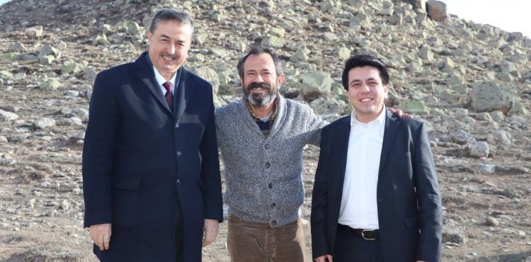 Kaymakam Altıntaş ve Başkan Taşyapan, Karaağaç dizisinin setini ziyaret etti