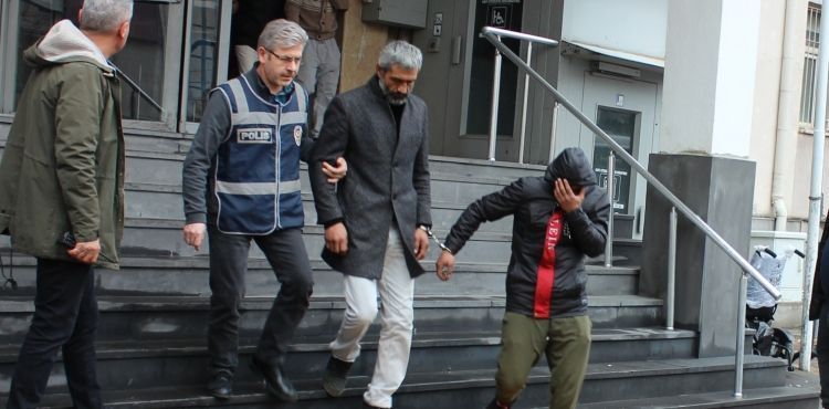 Polis ekiplerinden eş zamanlı operasyon: 15 aranan şahıs tutuklandı