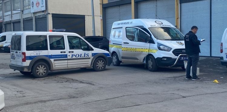 Alacak verecek nedeniyle husumetlisini yaralayan şahıs kendini vurdu