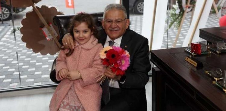 BAŞKAN BÜYÜKKILIÇ, YENİ MAHALLE ESNAFI İLE KUCAKLAŞTI