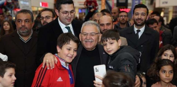 MİNİKLERDEN BAŞKAN BÜYÜKKILIÇ’A SICAK İLGİ