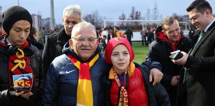 BÜYÜKKILIÇ: “KAYSERİSPOR’UN HER ZAMAN YANINDA OLACAĞIZ”