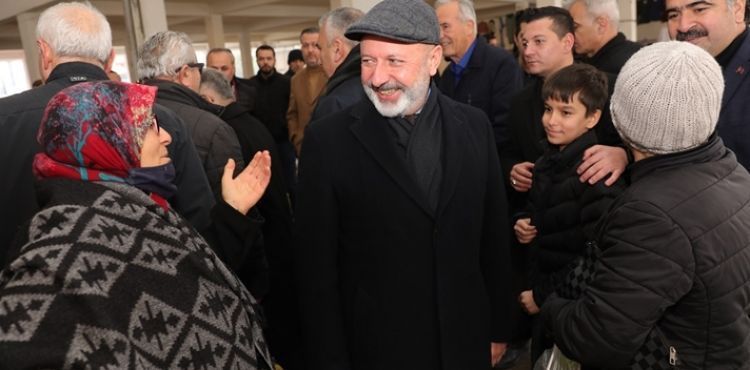 BAŞKAN ÇOLAKBAYRAKDAR, PAZARCI ESNAFINI ZİYARET ETTİ