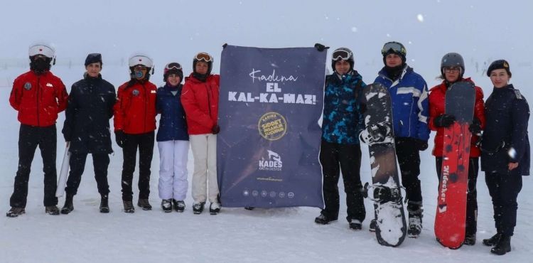 Jandarma ekiplerinden ‘Kadına El Kal-Ka-Maz’ mottosu bilgilendirmesi