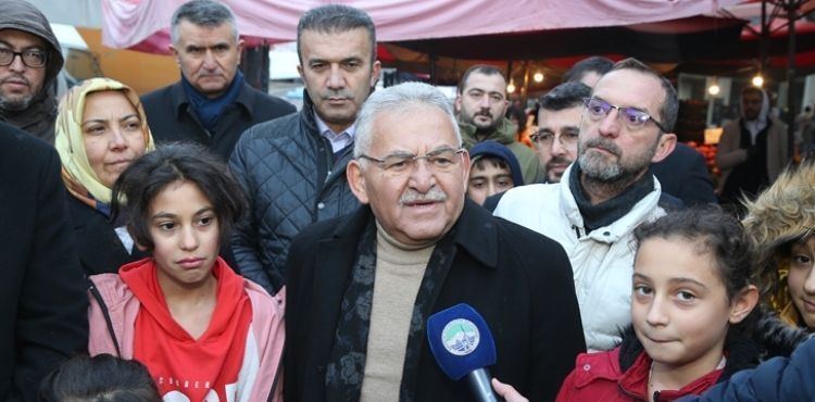 BAŞKAN BÜYÜKKILIÇ, ZİYA GÖKALP SEMT PAZARI’NDA ESNAF VE VATANDAŞLA BULUŞTU