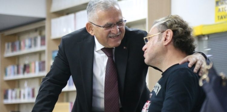 BÜYÜKŞEHİR KÜTÜPHANELERİ YARIYIL TATİLİNDE ÖĞRENCİLERLE DOLUP TAŞIYOR