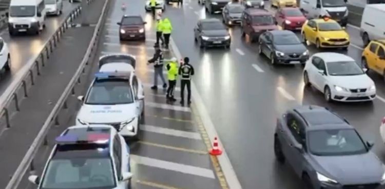 81 ilde çakar lamba denetimi: 807 sürücüye 5 milyon 196 bin lira para cezası uygulandı