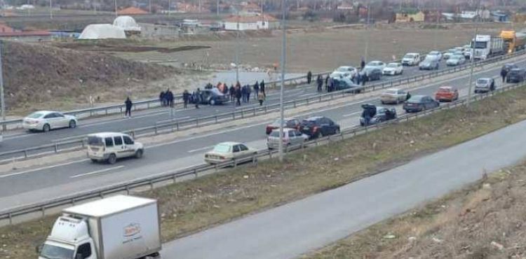İki araç çarpıştı: 2 yaralı