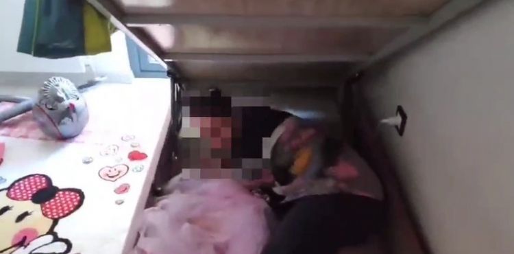 Firari kadın saklandığı bazanın altında yakalandı