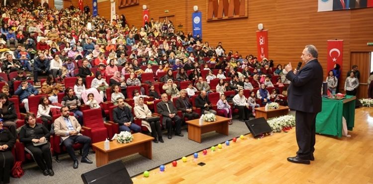 BAŞKAN YALÇIN, ÇOCUKLARIN TİYATRO SEVİNCİNE ORTAK OLDU