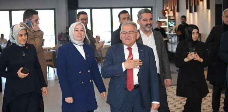 BAŞKAN BÜYÜKKILIÇ, AK PARTİ KADIN KOLLARI YÖNETİMİ İLE BİR ARAYA GELDİ