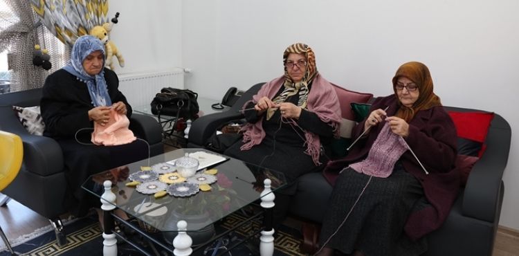 KAYSERİ’NİN MÜCEVHER TESİSİ, YAŞLI YAŞAM VE DAYANIŞMA MERKEZİ’NDE ULU ÇINARLAR ÇOK MUTLU