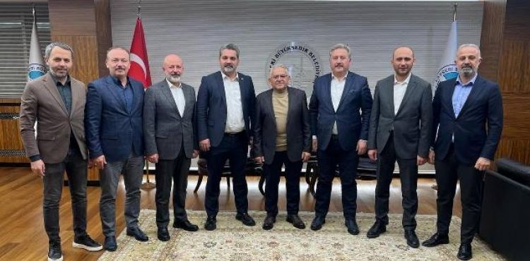 BAŞKAN BÜYÜKKILIÇ, SABAHIN İLK SAATLERİNDEN GECE YARISINA KADAR İŞ BAŞINDA
