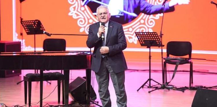 BAŞKAN BÜYÜKKILIÇ, TÜRKİYE YÜZYILI MARŞI’NIN BESTEKÂRI ARZEN’İN KONSERİNE KATILDI