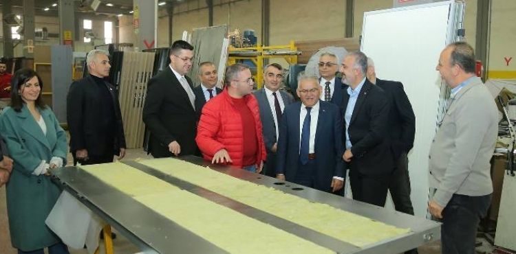 BÜYÜKKILIÇ, İSTİHDAMA KATKI SAĞLAYAN FABRİKALARA ZİYARETLERİNİ SÜRDÜRÜYOR