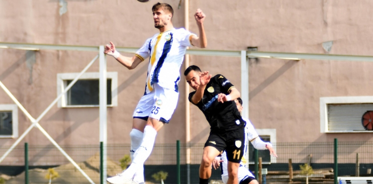 Talasgc Belediyespor  Aliaa Futbol Kulb: 2-4