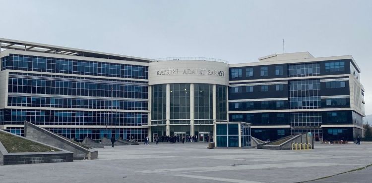 Dolandırıcılık suçundan yargılanan cezaevi firarisine 2.5 yıl hapis