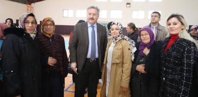 BAŞKAN PALANCIOĞLU, DANIŞMENTGAZİ MAHALLESİNİN HANIMLARIYLA BİR ARAYA GELDİ