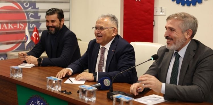 BAŞKAN BÜYÜKKILIÇ, ÖZ AĞAÇ-İŞ SENDİKASI’NDA MEŞALELERLE COŞKUYLA KARŞILANDI