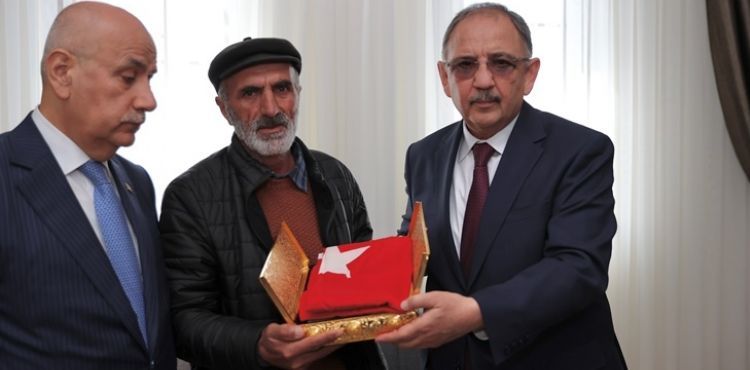 “SÖZ VERDİĞİMİZ GİBİ ŞEHİDİMİZİN AİLESİNİN EVİNİ 1 AYDA YAPARAK TESLİM ETTİK”