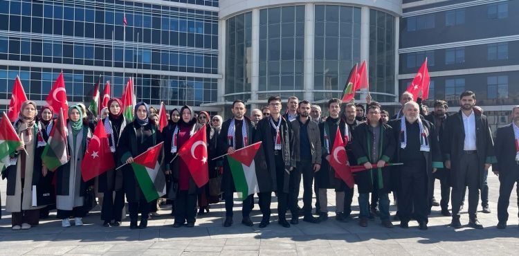 Hukukçular İsrail zulmüne karşı yürüdü