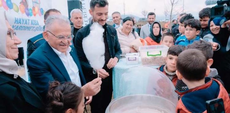 BAŞKAN BÜYÜKKILIÇ, YETİM ÇOCUKLARIN COŞKUSUNA ORTAK OLDU
