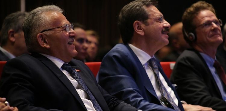 BÜYÜKKILIÇ, AB-KAYSERİ İŞ FORUMU’NDA KONUŞTU: “KAYSERİ, TÜRKİYE’DE VE AVRUPA’DA KENDİSİNDEN SÖZ ETTİREN BİR ŞEHİR”