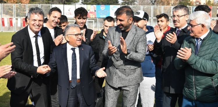SPORCUNUN DOSTU BAŞKANDAN AMATÖR SPOR KULÜPLERİNE DESTEK SÜRÜYOR