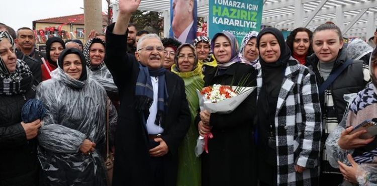 TOMARZALILAR, TOPLU AÇILIŞ TÖRENİNDE BAŞKAN BÜYÜKKILIÇ’I BAĞRINA BASTI