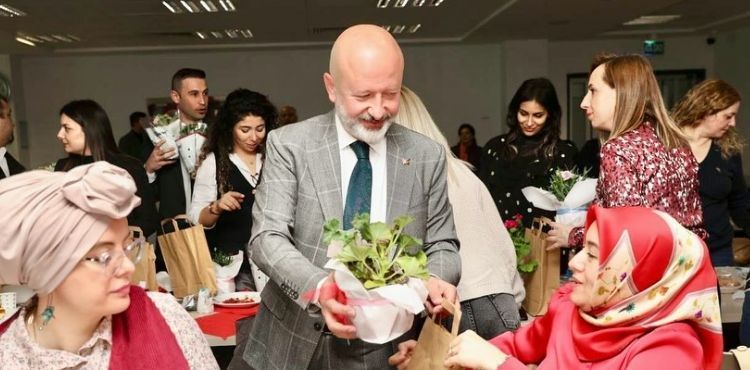 BAŞKAN ÇOLAKBAYRAKDAR, “KADINLAR, BİR GÜN DEĞİL, HER GÜN KIYMETLİDİR”