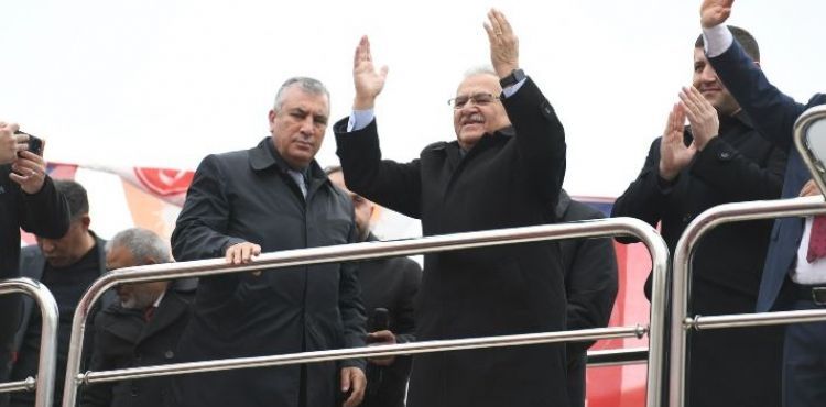 BÜYÜKKILIÇ, AKKIŞLA’DA KONUŞTU: “KAYSERİ’DE EFSANE BELEDİYECİLİKTEN SÖZ EDİLİYOR”