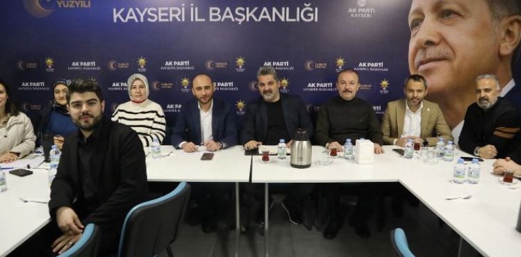 AK Parti İl Başkanı Fatih Üzüm Gece Geç Saatlere Kadar Toplantı Yaptı