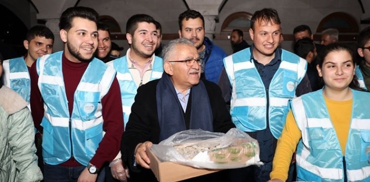 BAŞKAN BÜYÜKKILIÇ’TAN ESNAF VE VATANDAŞLARIN TALEPLERİNE ANINDA TALİMAT