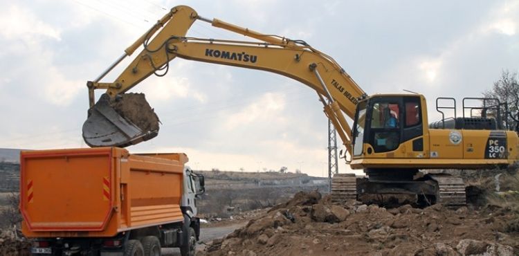 TALAS TABLAKAYA MAHALLESİNDE HUMMALI YOL ÇALIŞMASI