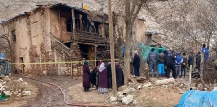 2 katlı evde çıkan yangında 1 kişi yaşamını yitirdi