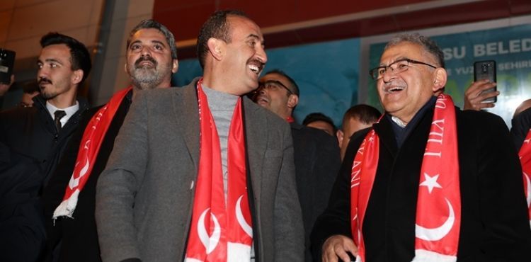 BAŞKAN BÜYÜKKILIÇ’A İNCESU’DA MEŞALELİ, COŞKULU KARŞILAMA