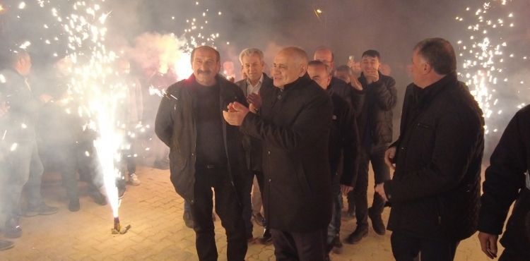 Başkan Esat Öztürk Mahallelerde Coşkuyla Karşılanıyor