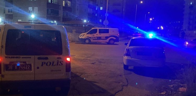 Kurusıkı tabancayla oynayan 2 çocuk yaralandı