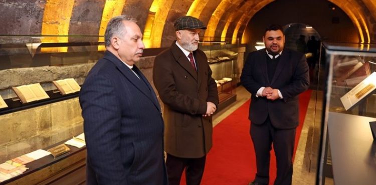HALİL NECİPOĞLU, TIPKIBASIM MUSHAFLAR SERGİSİ’NE HAYRAN KALDI