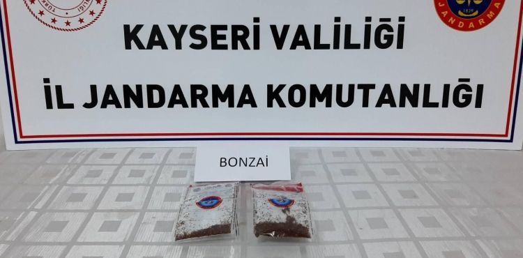 Ekipler şüpheli araçta uyuşturucu madde ele geçirdi