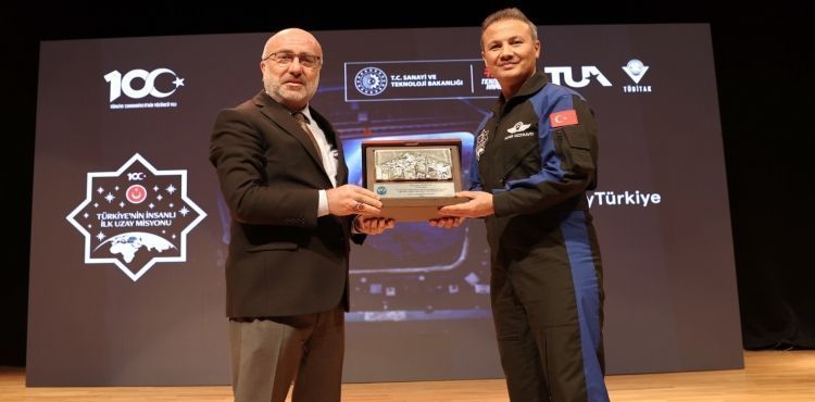 Türkiye’nin İlk Astronotu Gezeravcı, KAYÜ'de Öğrencilerle Buluştu