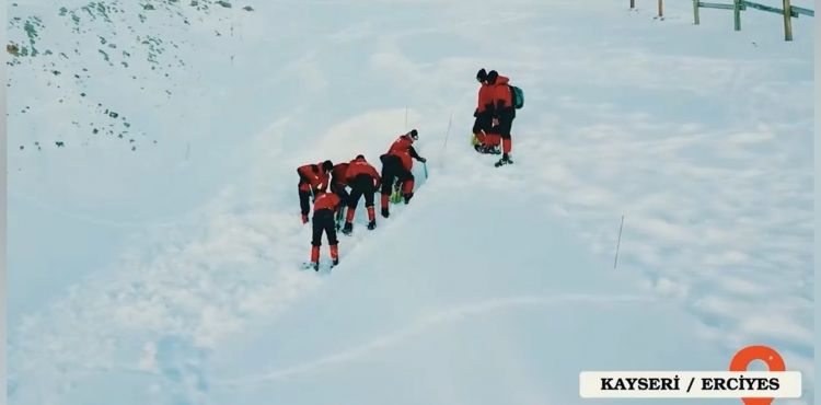 Jandarma komandoları, dağ arama kurtarma eğitimleri verdi