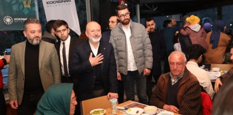 BAŞKAN ÇOLAKBAYRAKDAR, YETİMLERİN GÖNLÜNÜ FETHETTİ