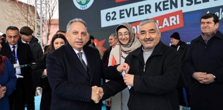 TALAS’TA VAATLER DEĞİL HİZMET VE YATIRIMLAR KONUŞUYOR